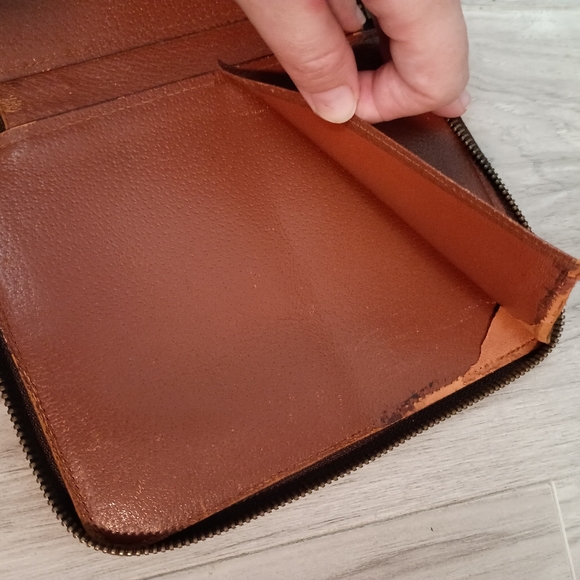 Rare LOUIS VUITTON Monogram Round Zip Passport Case Card Eclair Wallet - Picture 10 of 12